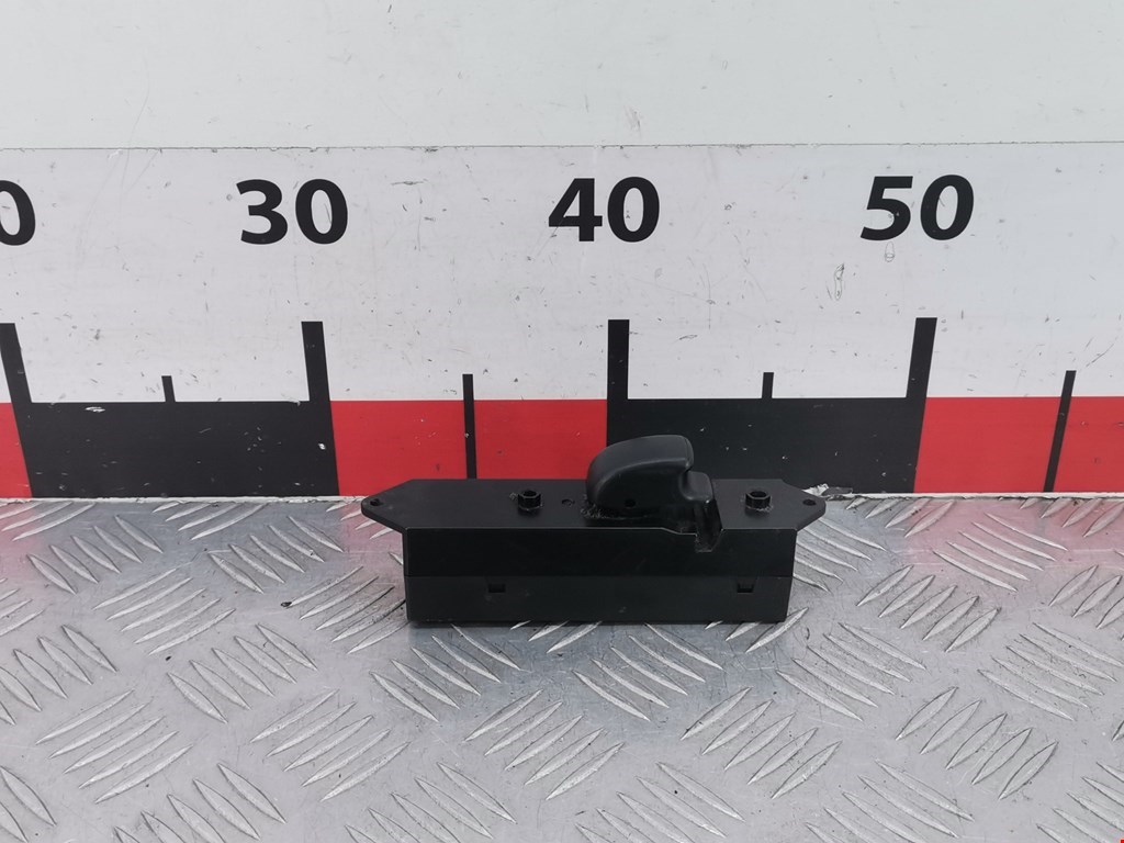 Кнопка стеклоподъемника Mitsubishi Pajero Sport 1 (1998-2008)