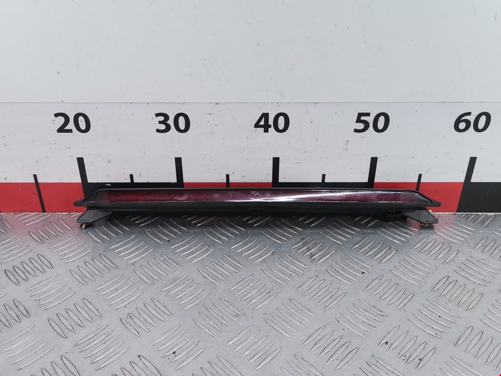 Фонарь дополнительный тормозной (стоп-сигнал) Volkswagen Golf 4 (1997-2004)