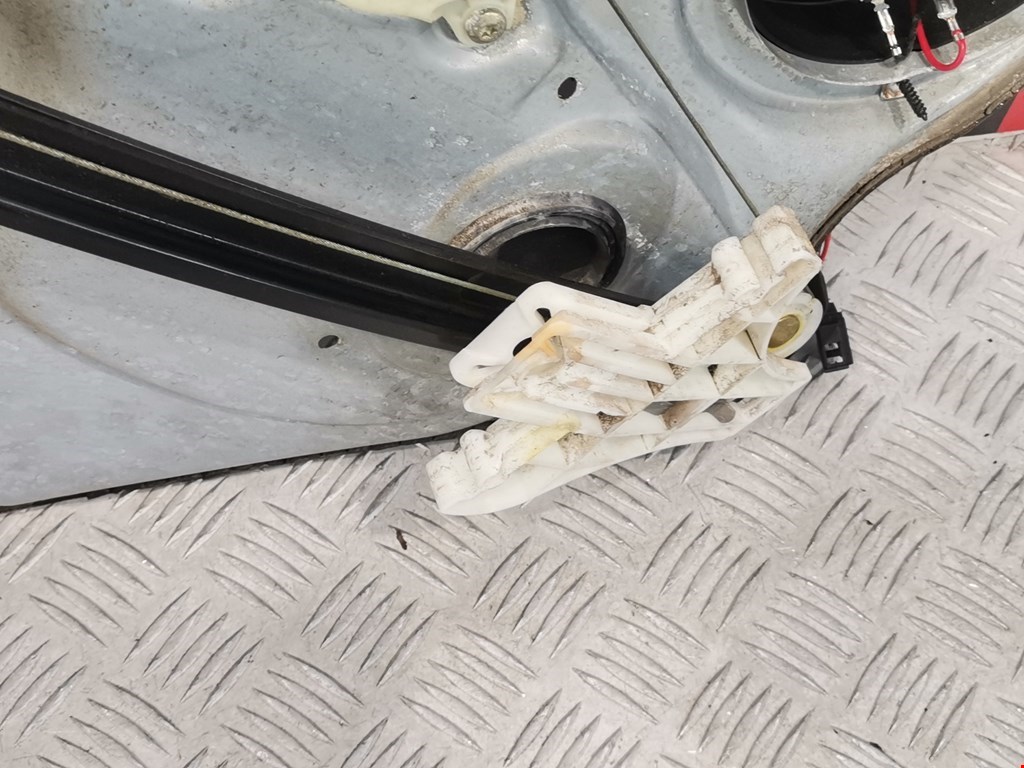 Стеклоподъемник задний правый VOLKSWAGEN Passat B5 1997-2005