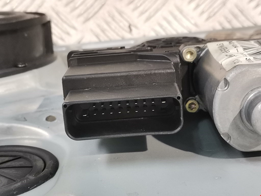 Стеклоподъемник задний правый VOLKSWAGEN Passat B5 1997-2005