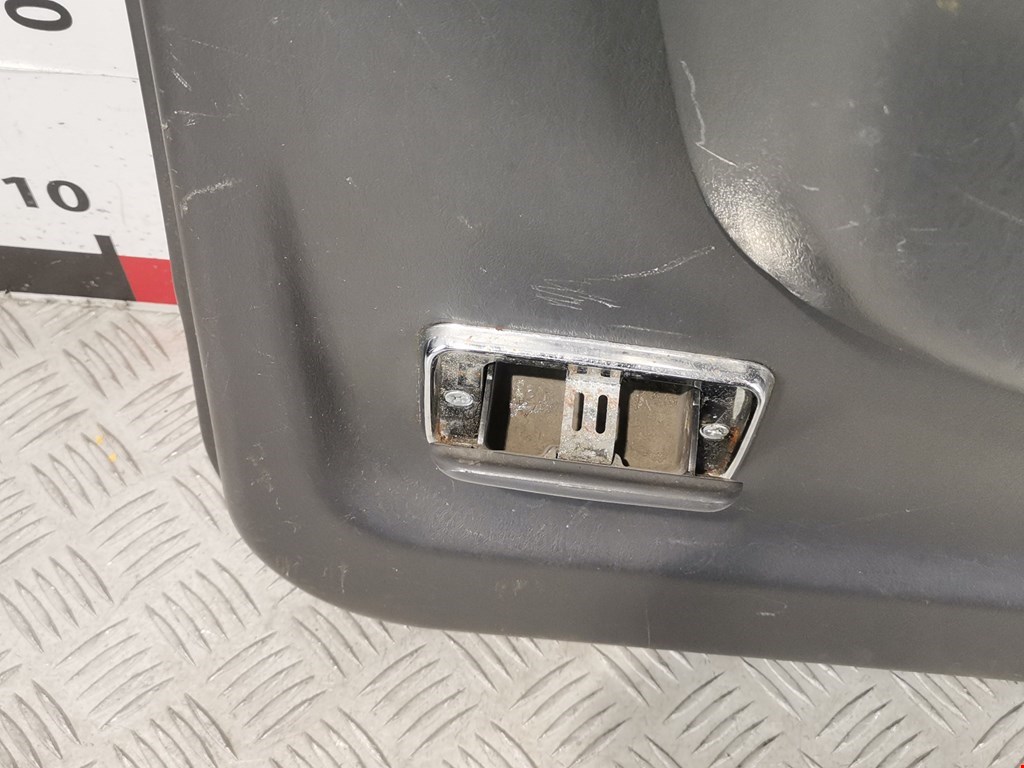 Обшивка двери задняя правая MITSUBISHI Pajero Sport 1998-2008