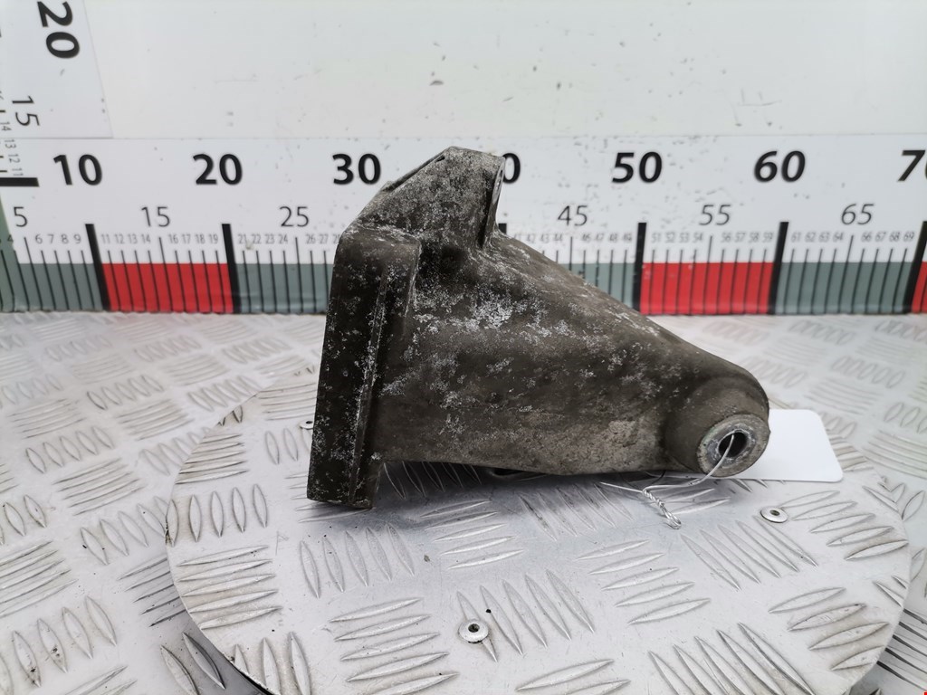 Кронштейн (крепление лапа) двигателя Mercedes CLC-Class (CL203) (2008-2011)