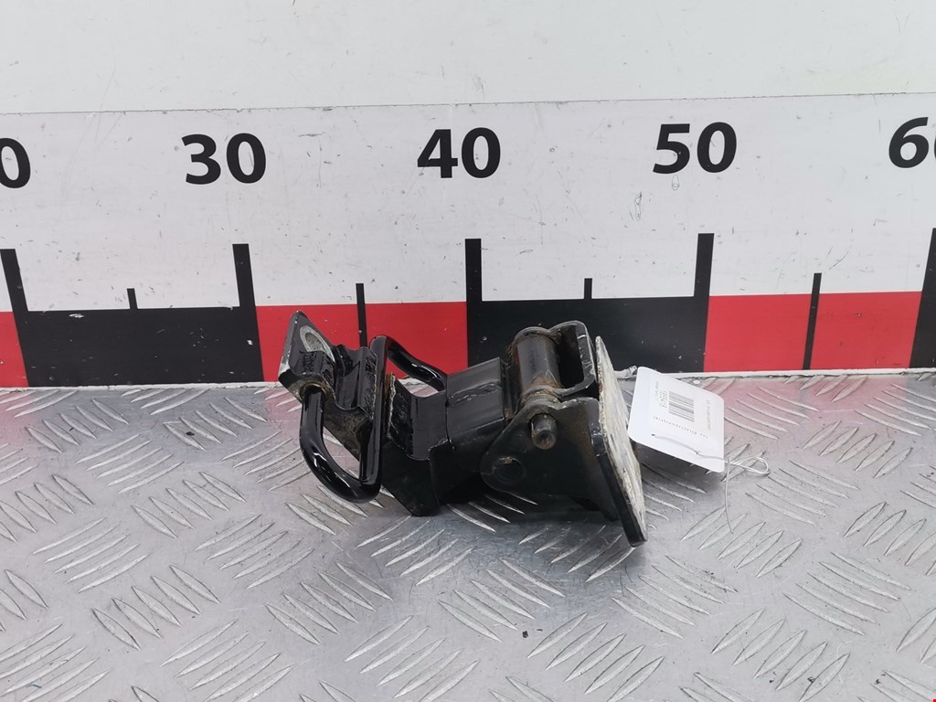 Петля двери задней правой Volkswagen Touareg 1 (2002-2010)