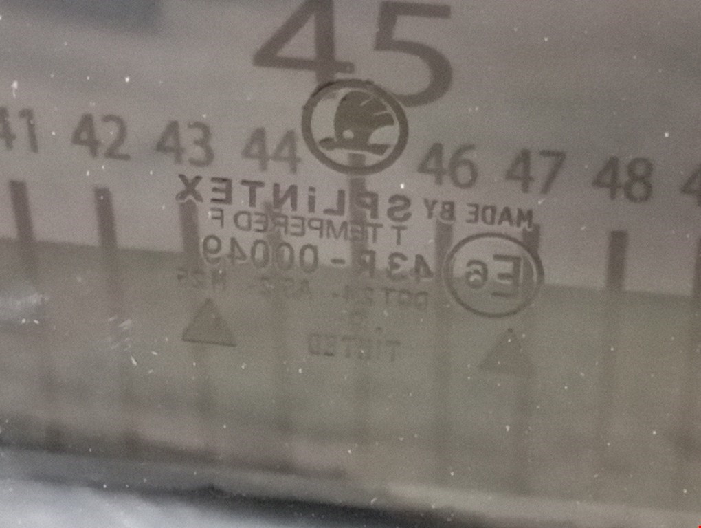 Стекло двери заднее левое SKODA Octavia A4 1U- 1997-2010