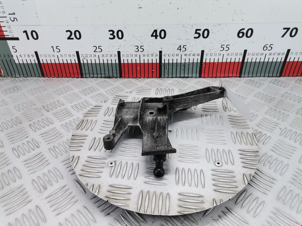 Кронштейн (крепление) радиатора AUDI A6 C6 2004-2010