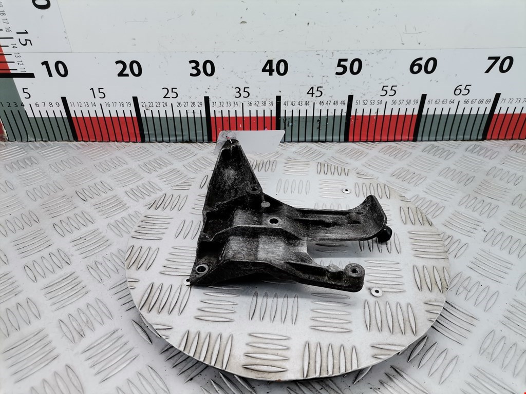 Кронштейн (крепление) радиатора AUDI A6 C6 2004-2010