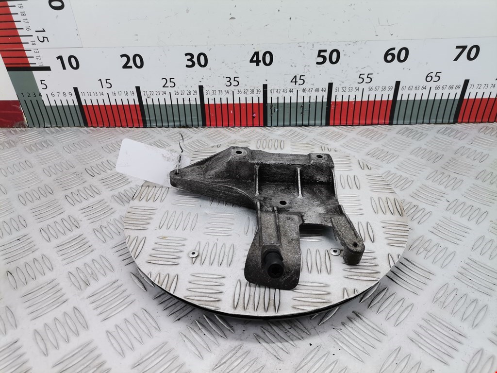 Кронштейн (крепление) радиатора AUDI A6 C6 2004-2010