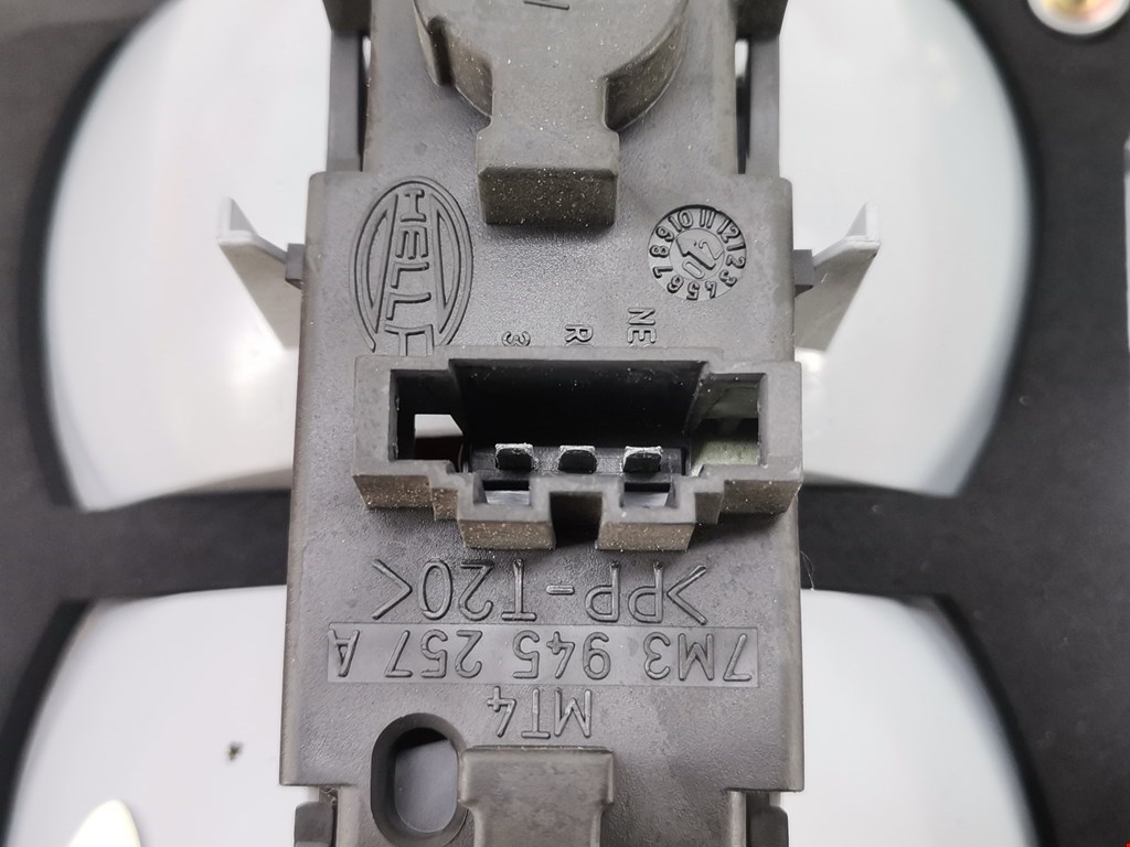 Фонарь задний внутренний правый VOLKSWAGEN Sharan 1995-2010