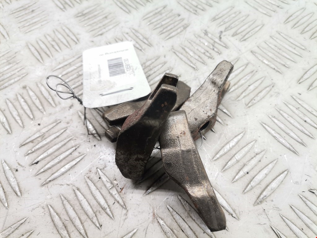 Кронштейн форсунки KIA Carens 2006-2012