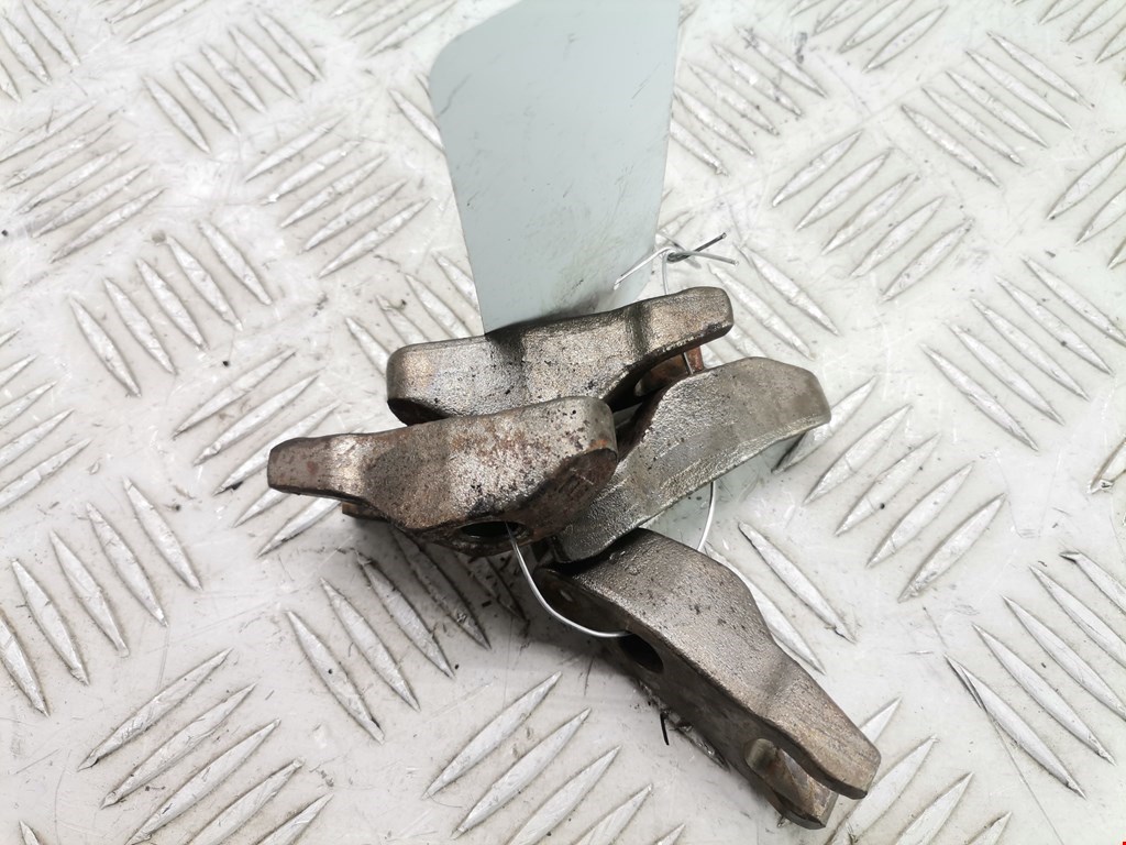 Кронштейн форсунки KIA Carens 2006-2012