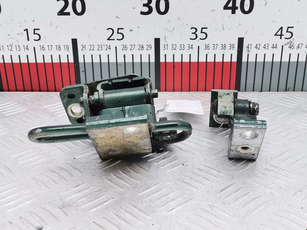 Петля двери задней левой Volkswagen Bora(Jetta) (1998-2005)