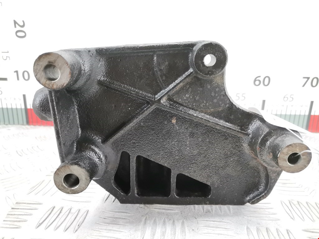 Кронштейн (крепление лапа) двигателя Chevrolet Captiva 2 (C140) (2018-2023)