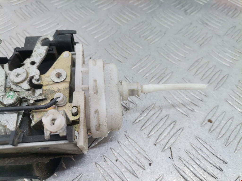 Замок двери передней правой AUDI A4 B5 1995-2001