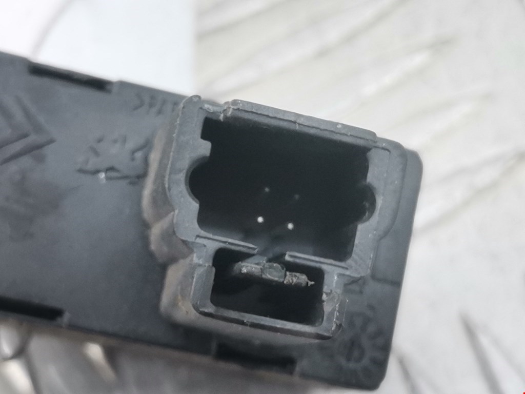 Кнопка стеклоподъемника PEUGEOT 307 2001-2008