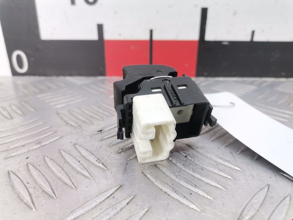 Кнопка стеклоподъемника TOYOTA Prius II XW20 2003-2012