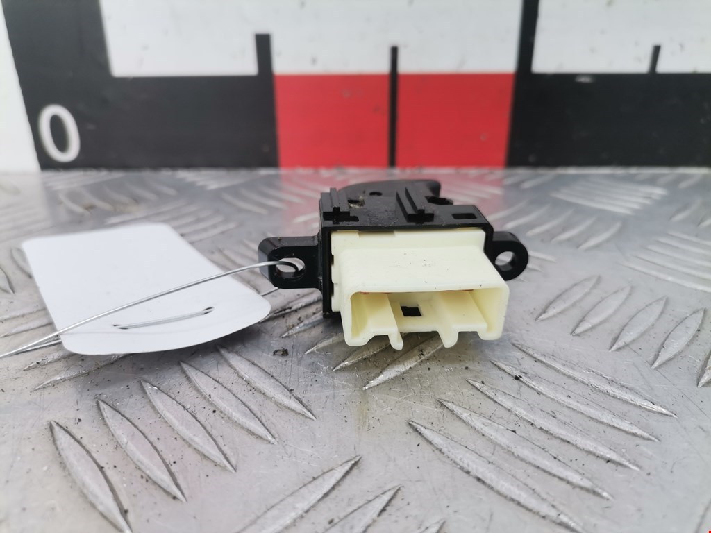 Кнопка стеклоподъемника MAZDA Premacy CP 1999-2004