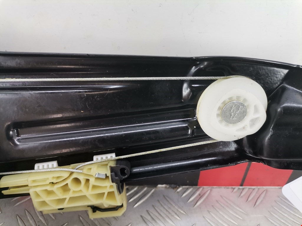 Стеклоподъемник задний правый BMW 5er 5 серия F10/F11/F07 2009-2017