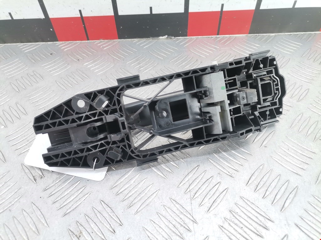 Ручка двери задней наружная левая SKODA Rapid 2012-2020