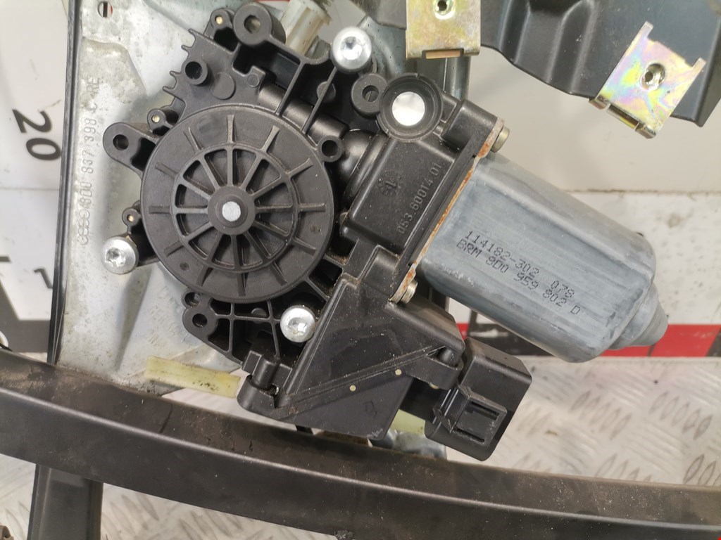 Стеклоподъемник передний правый AUDI A4 B5 1995-2001