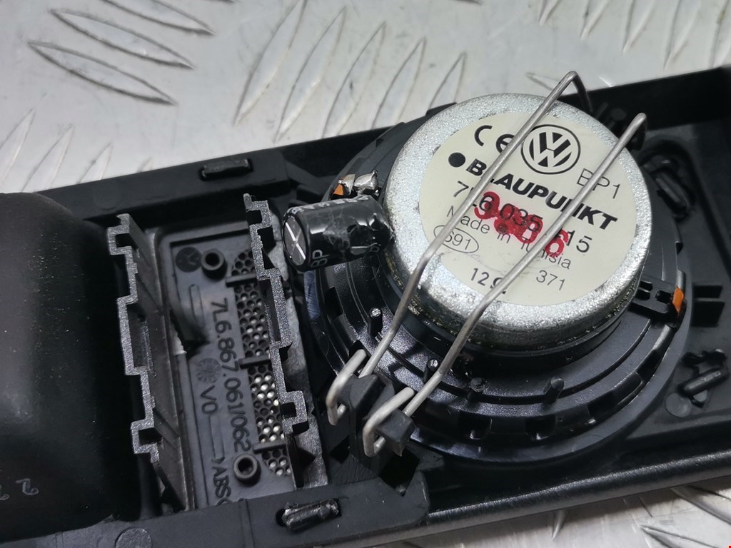 Ручка дверная задняя внутренняя правая VOLKSWAGEN Touareg 2002-2010