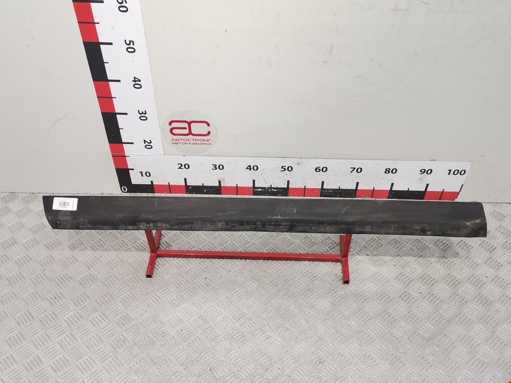 Накладка (молдинг) двери передней левой Volkswagen Passat 5 (1996-2000)