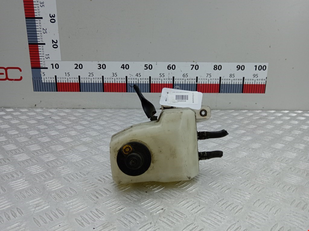 Бачок главного тормозного цилиндра TOYOTA Prius II XW20 2003-2012