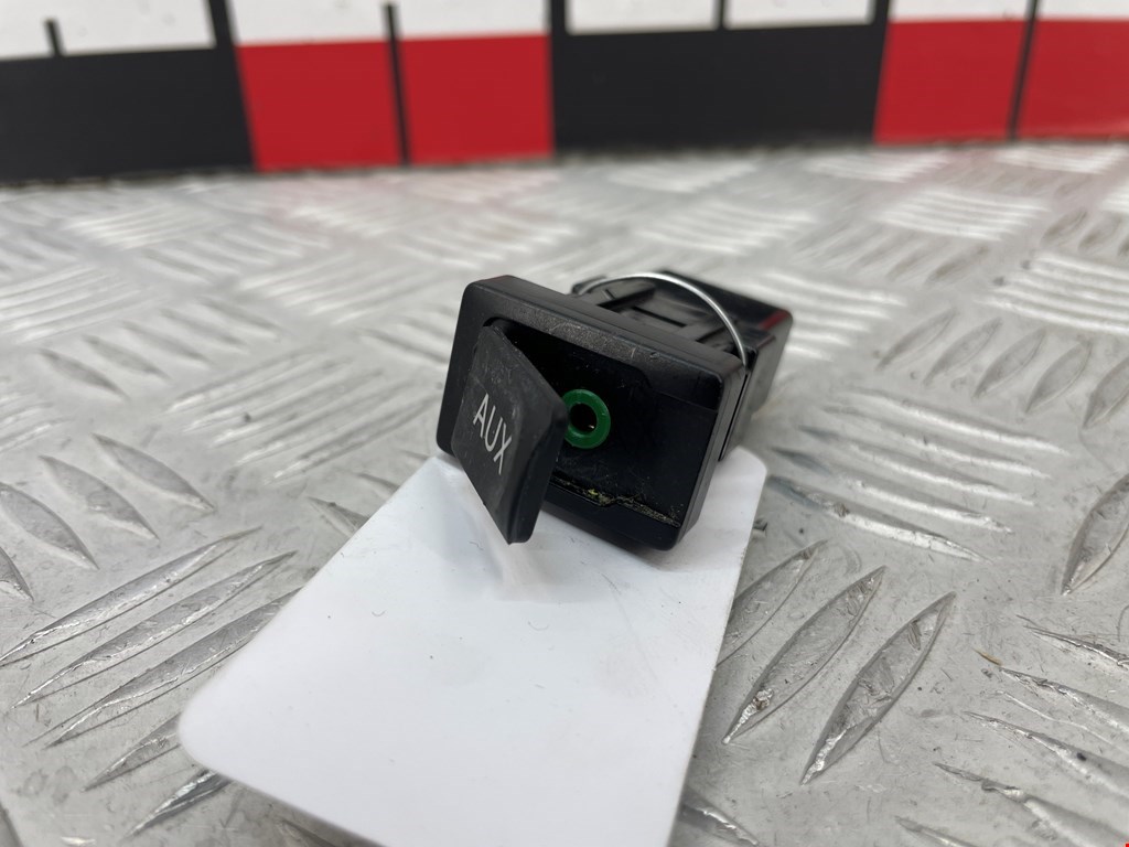 Разъем AUX/USB TOYOTA Prius II XW20 2003-2012