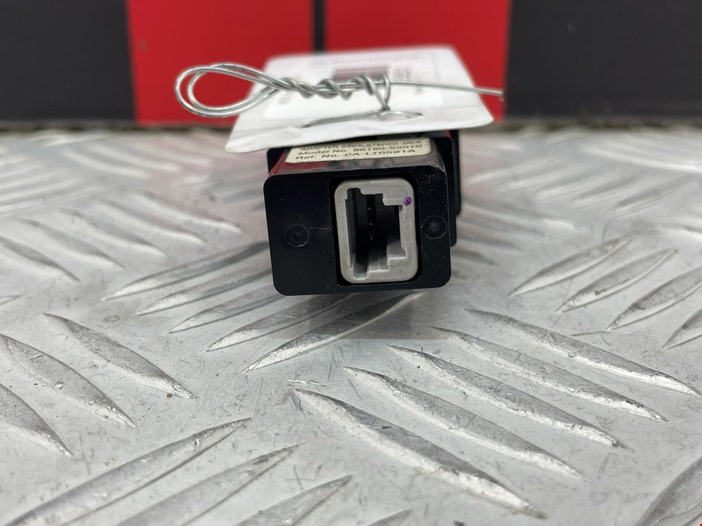 Разъем AUX/USB TOYOTA Prius II XW20 2003-2012