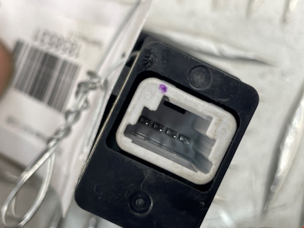 Разъем AUX/USB TOYOTA Prius II XW20 2003-2012