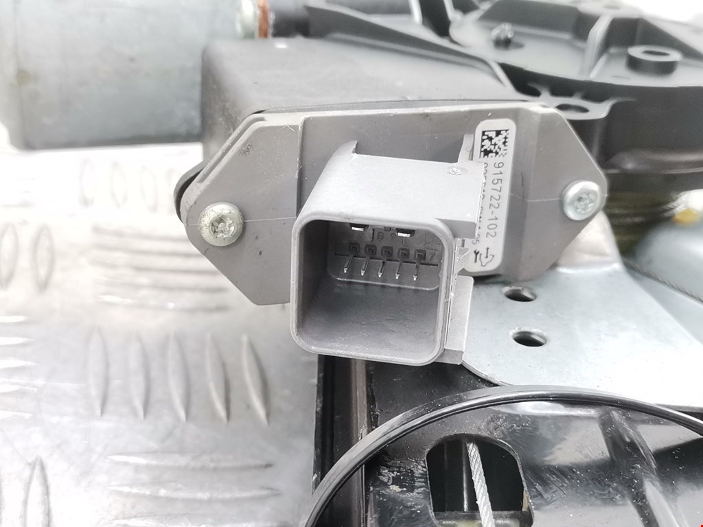 Стеклоподъемник передний правый OPEL Astra J 2009-2017