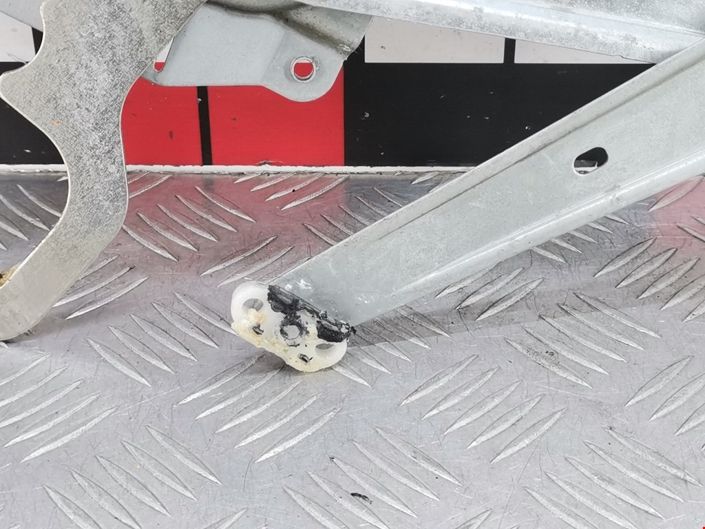 Стеклоподъемник передний правый OPEL Omega B 1994-2004