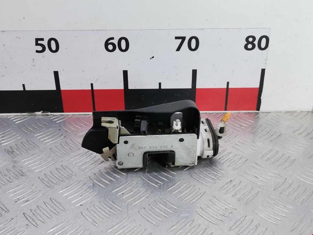 Замок двери задней правой AUDI A4 B5 1995-2001