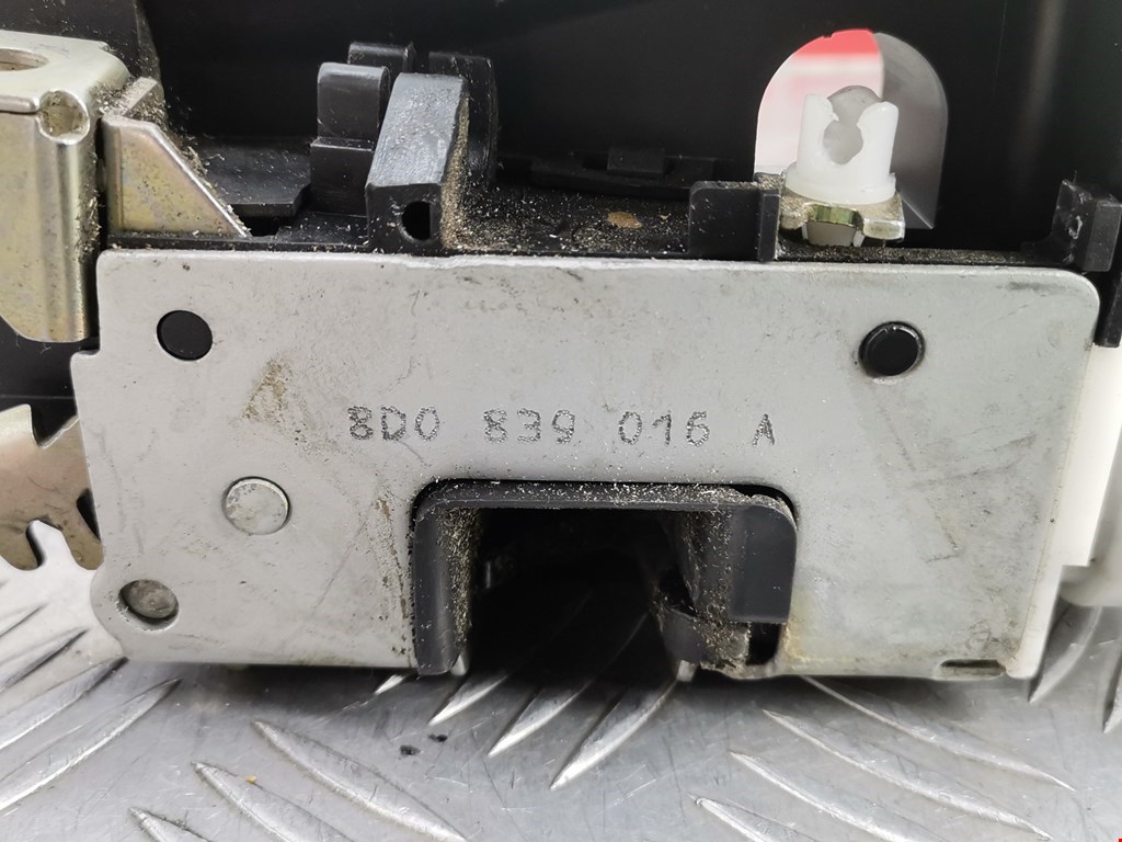 Замок двери задней правой AUDI A4 B5 1995-2001
