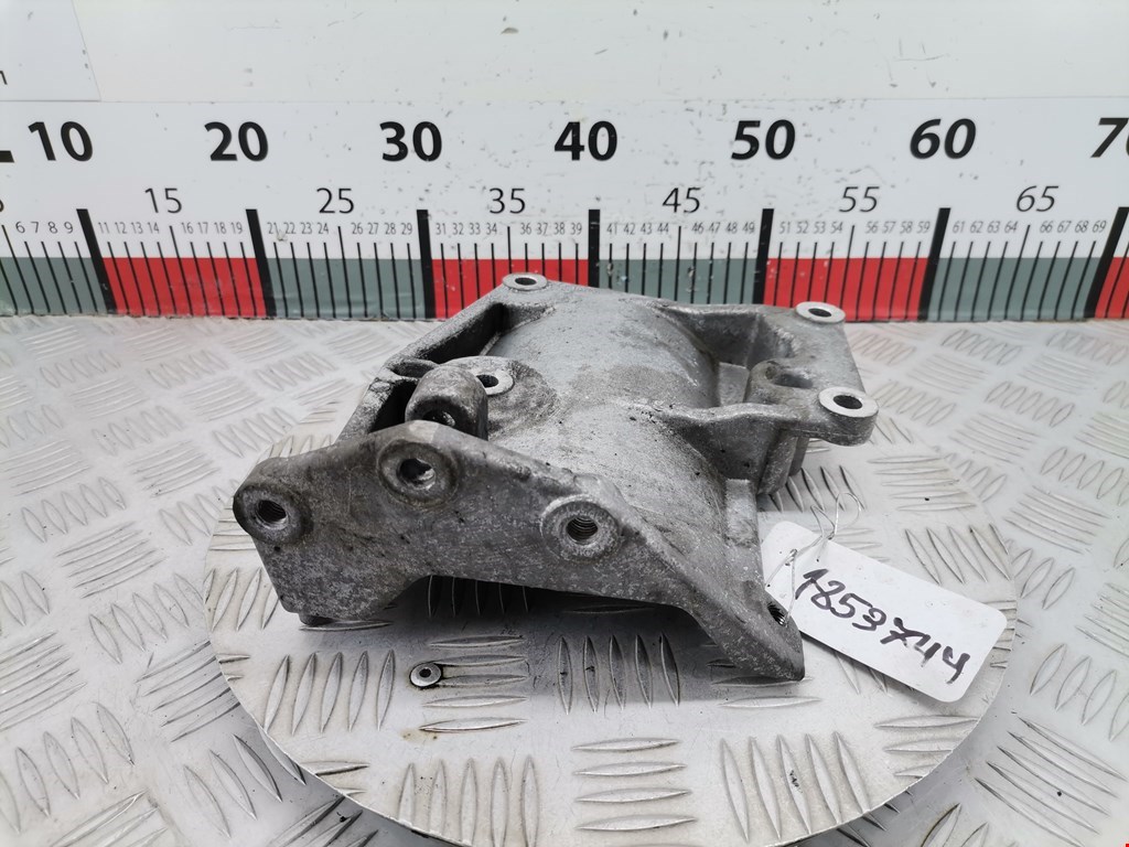 Кронштейн кондиционера MITSUBISHI Pajero Sport 1998-2008