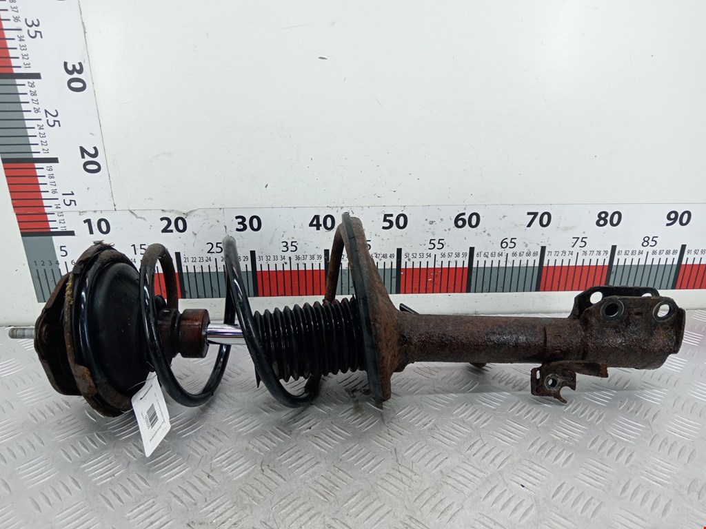 Амортизатор передний левый TOYOTA RAV 4 XA20 2000-2005