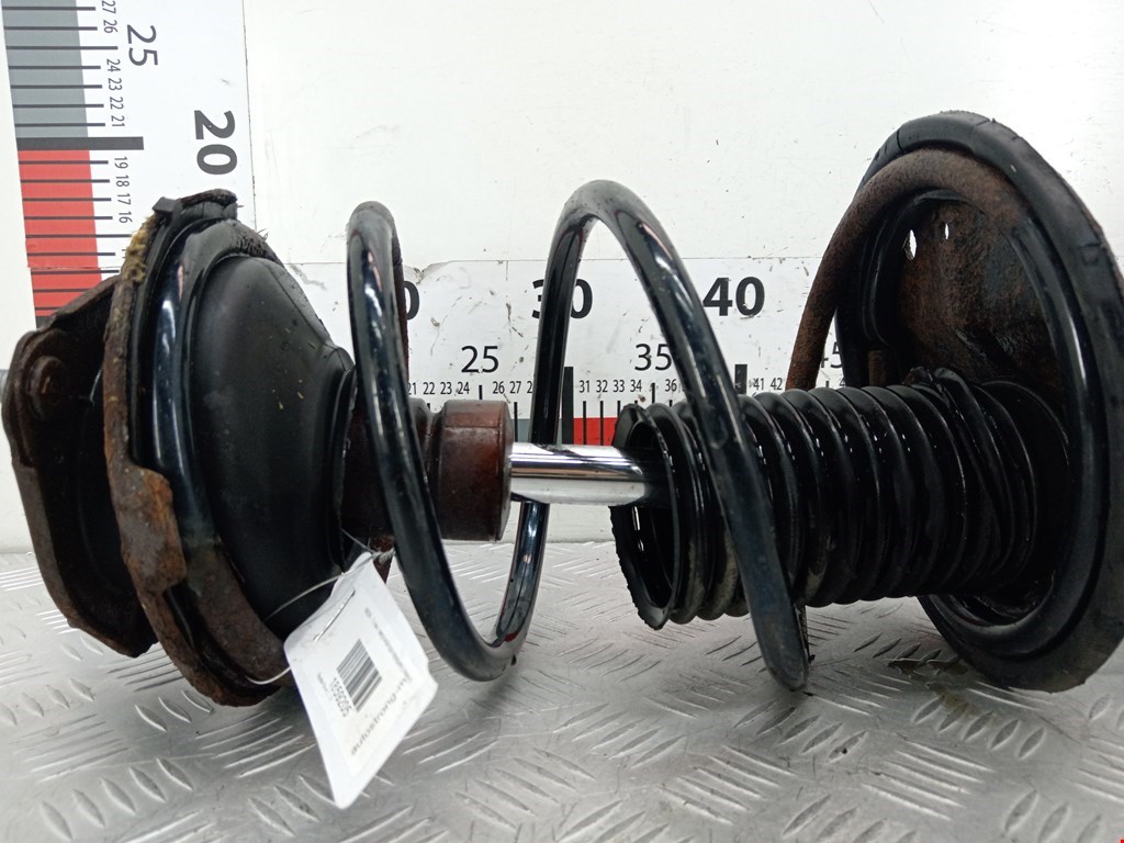 Амортизатор передний левый TOYOTA RAV 4 XA20 2000-2005