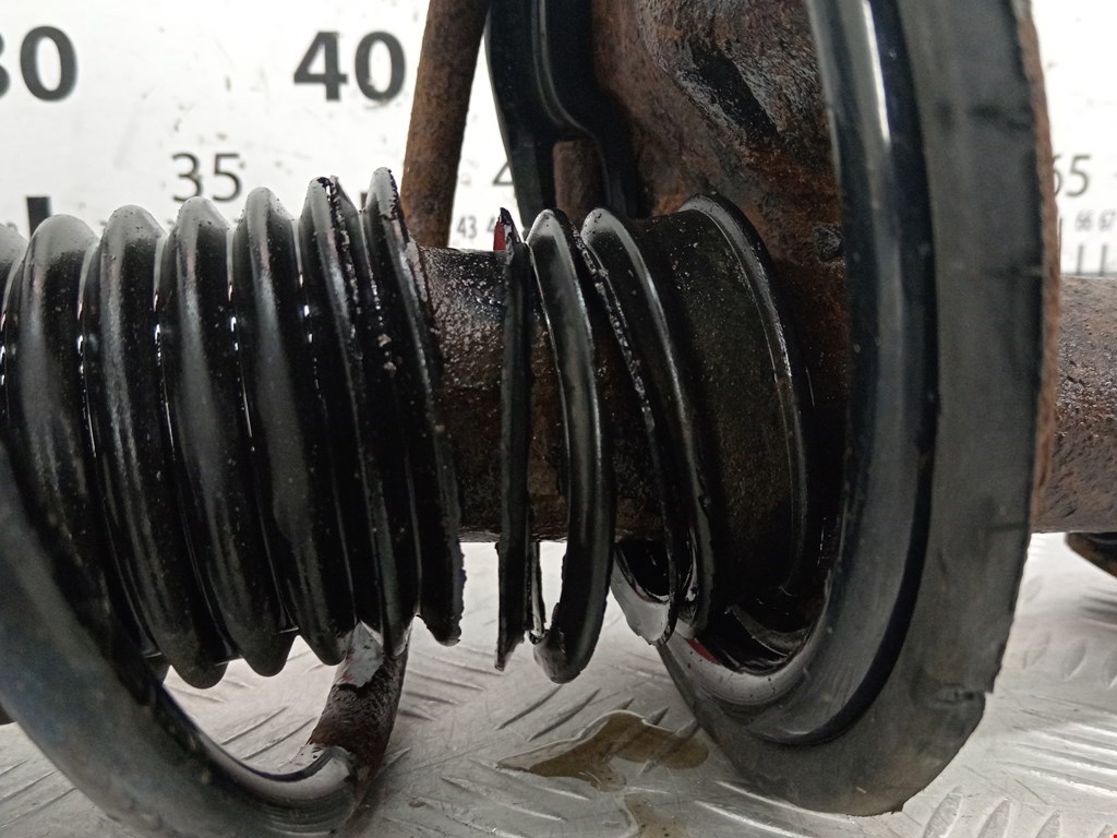 Амортизатор передний левый TOYOTA RAV 4 XA20 2000-2005