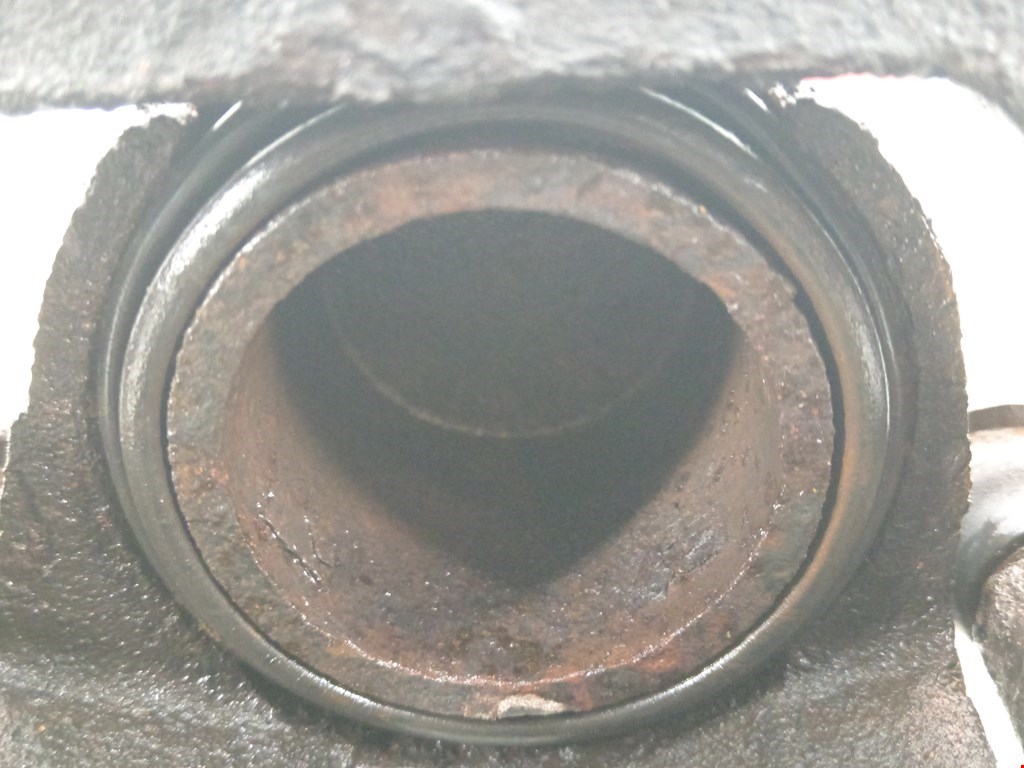 Суппорт передний левый TOYOTA RAV 4 XA20 2000-2005