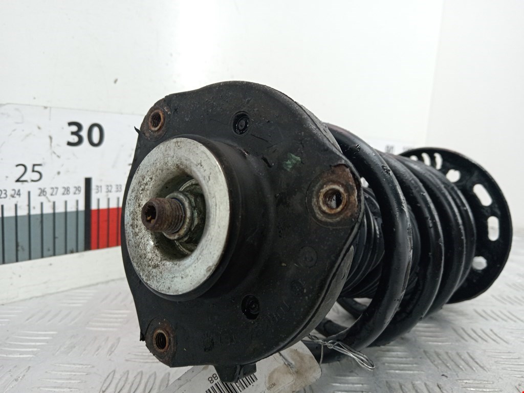 Амортизатор передний правый VOLKSWAGEN Passat B6 2005-2011