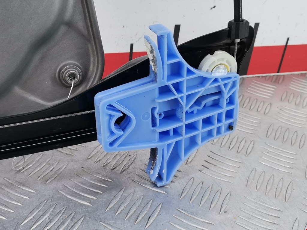 Стеклоподъемник задний правый SKODA Roomster 2006-2015