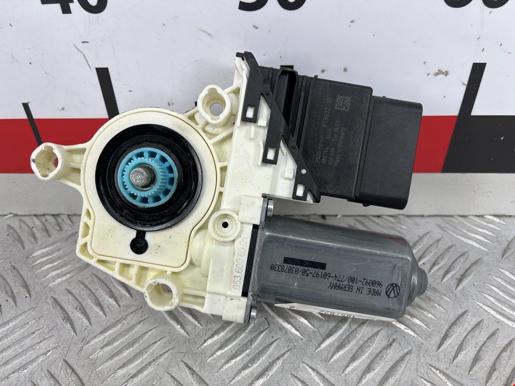 Моторчик (двигатель) стеклоподъемника VOLKSWAGEN Golf V 2003-2009