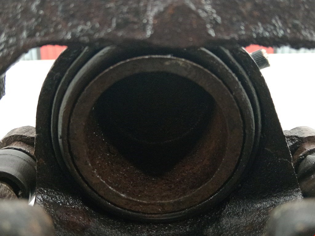 Суппорт передний правый TOYOTA RAV 4 XA20 2000-2005