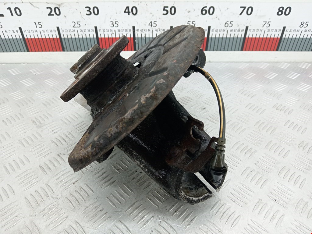 Ступица передняя правая VOLKSWAGEN Passat B6 2005-2011