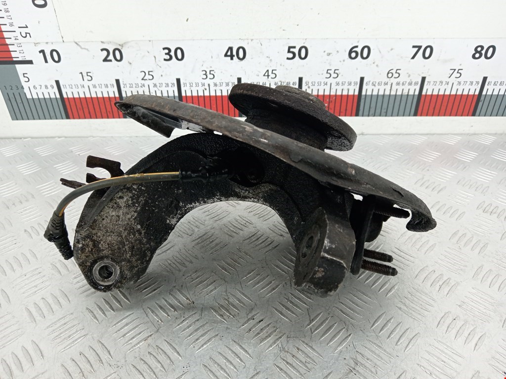 Ступица передняя правая VOLKSWAGEN Passat B6 2005-2011