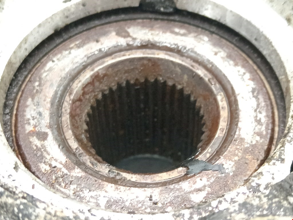 Ступица передняя правая VOLKSWAGEN Passat B6 2005-2011