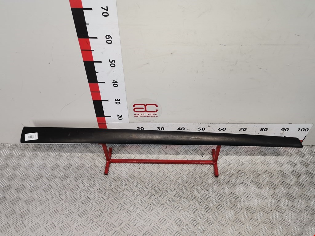 Накладка декоративная (молдинг) двери передней левой Ford Fiesta 5 (2002-2008)