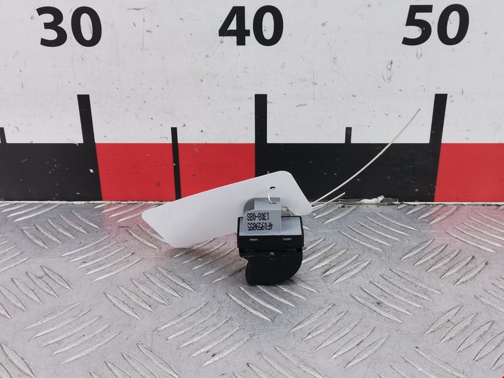 Кнопка стеклоподъемника AUDI A3 8P 2003-2013