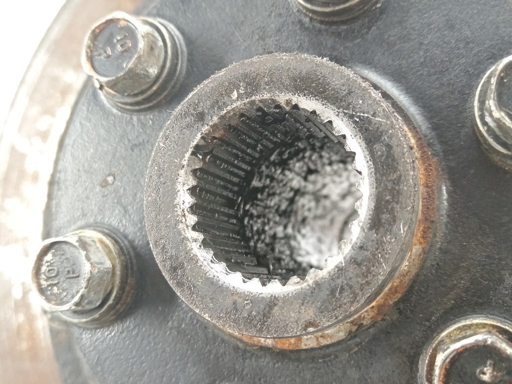 Ступица передняя правая MITSUBISHI L200 K6,K7 1996-2006