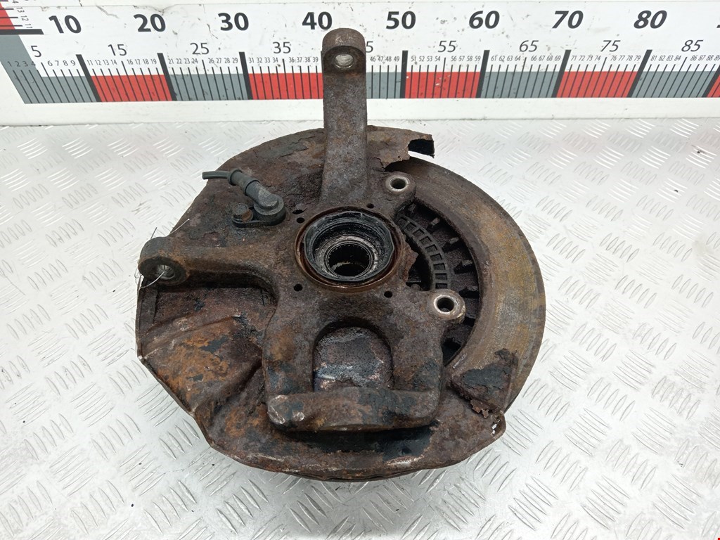 Ступица передняя правая MITSUBISHI L200 K6,K7 1996-2006