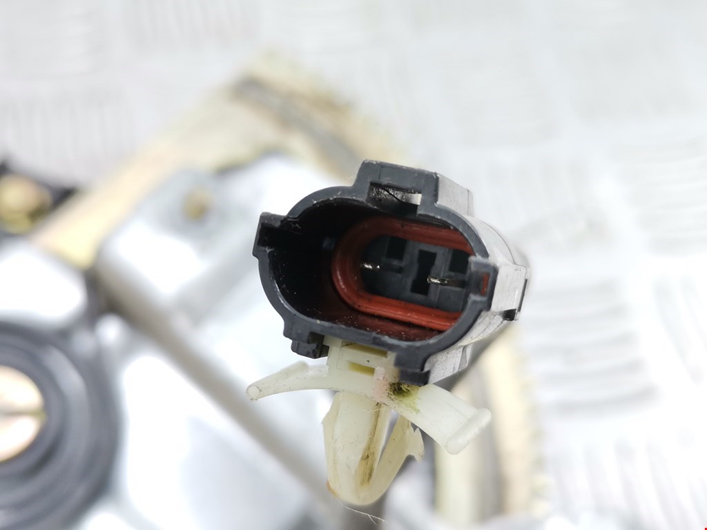 Стеклоподъемник задний правый KIA Sorento 2002-2009